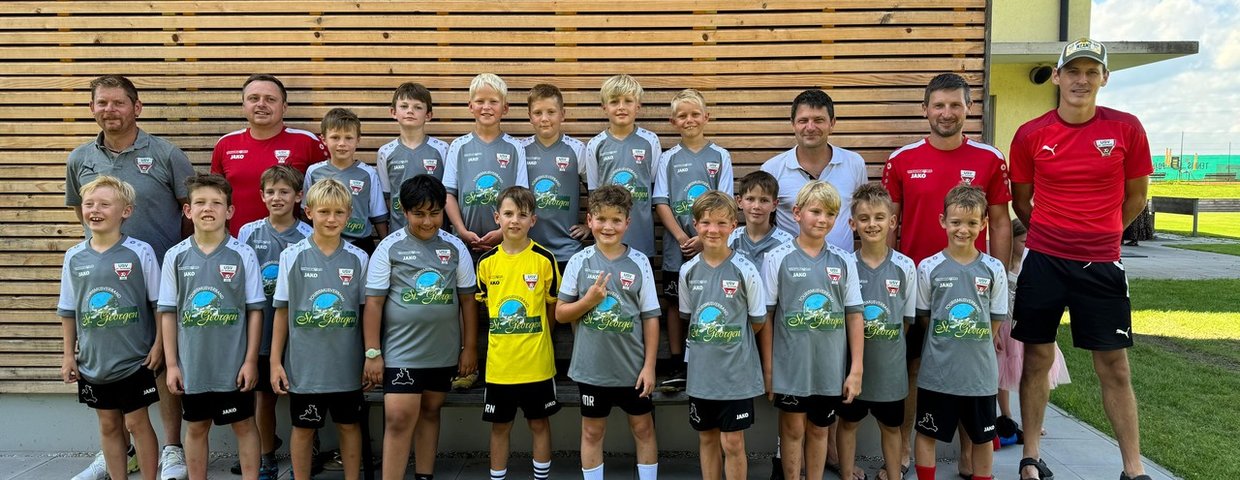 U10 mit neuen Dressen